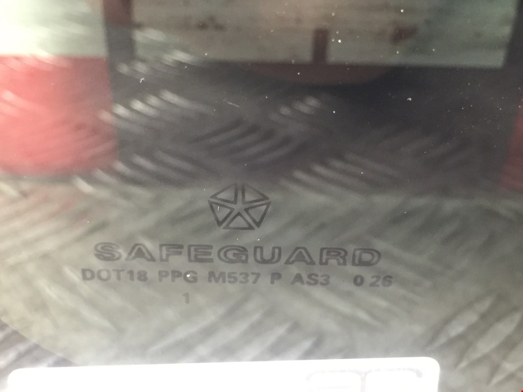 Стекло кузовное глухое правое DODGE Ram II BR/BE 1994-2001