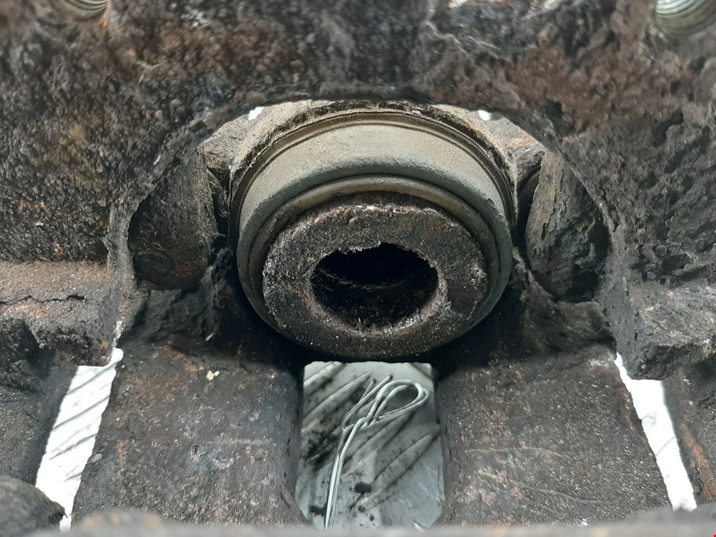 Суппорт задний правый BMW X3 E83 2003-2010