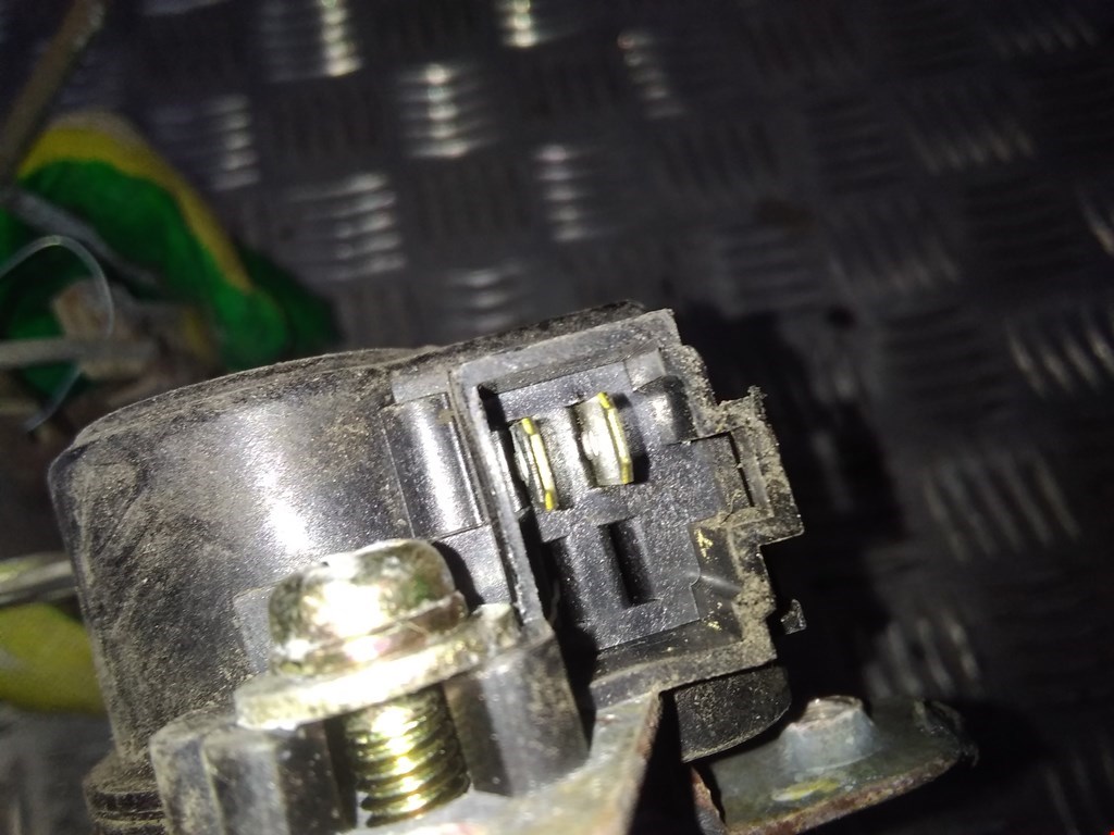 Замок двери передней правой MITSUBISHI Space Wagon N3,N4 1991-1998