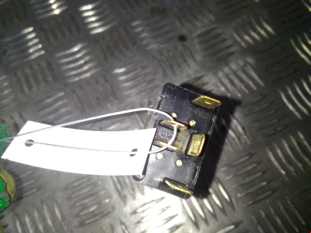 Кнопка стеклоподъемника AUDI A8 D2 1994-2002