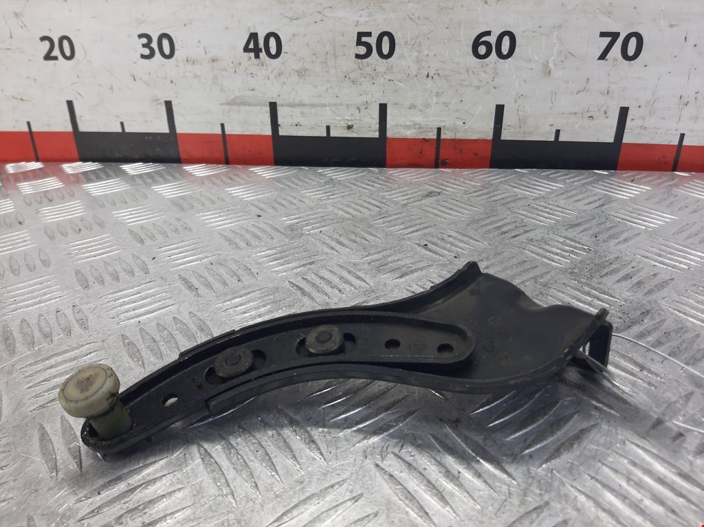 Ролик двери сдвижной (левый/правый средний верхний/нижний) VOLKSWAGEN Caddy III 2004-2015