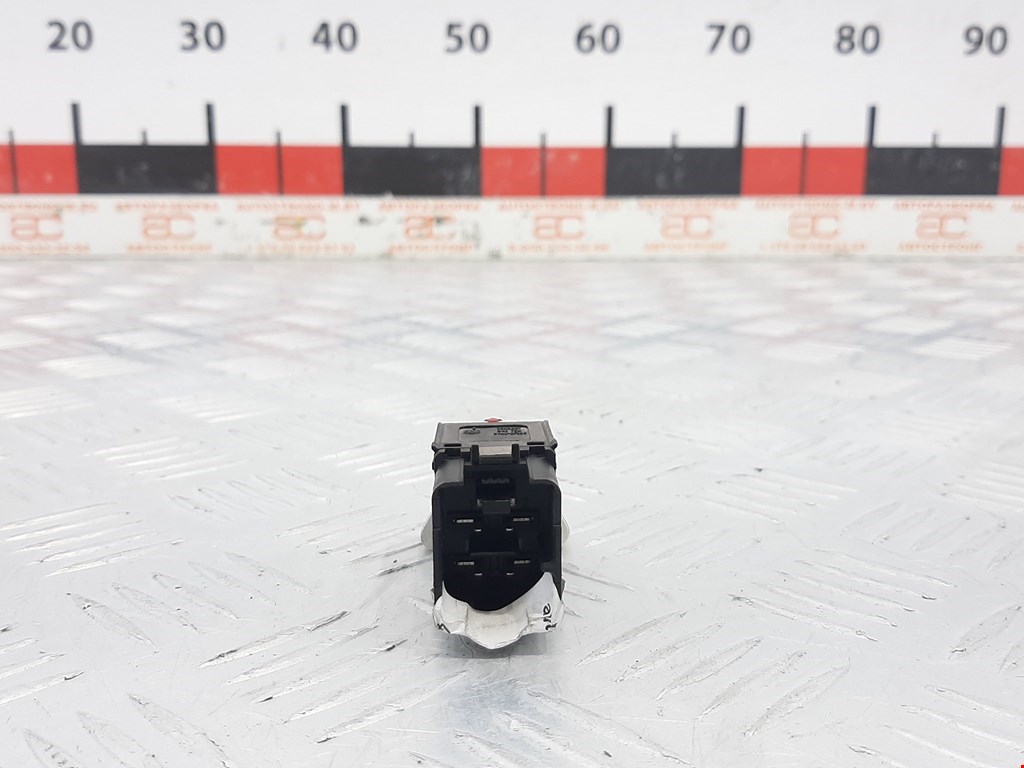 Кнопка аварийной сигнализации (аварийки) VOLKSWAGEN Golf V 2003-2009