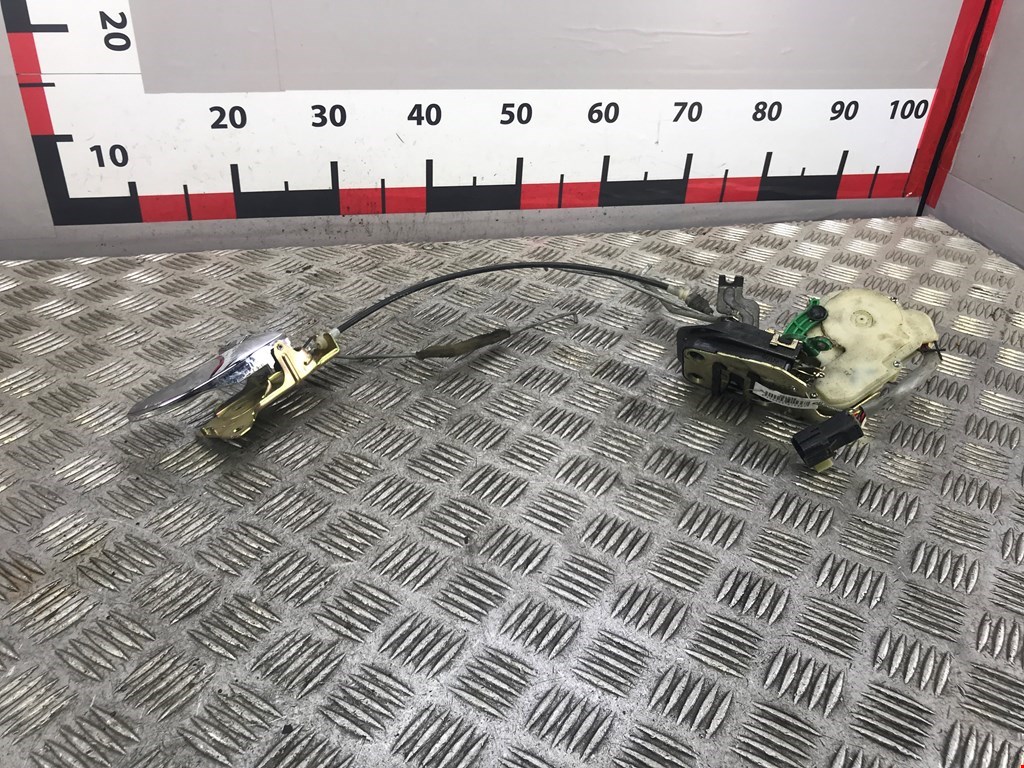 Замок двери передней правой KIA Sorento 2002-2009