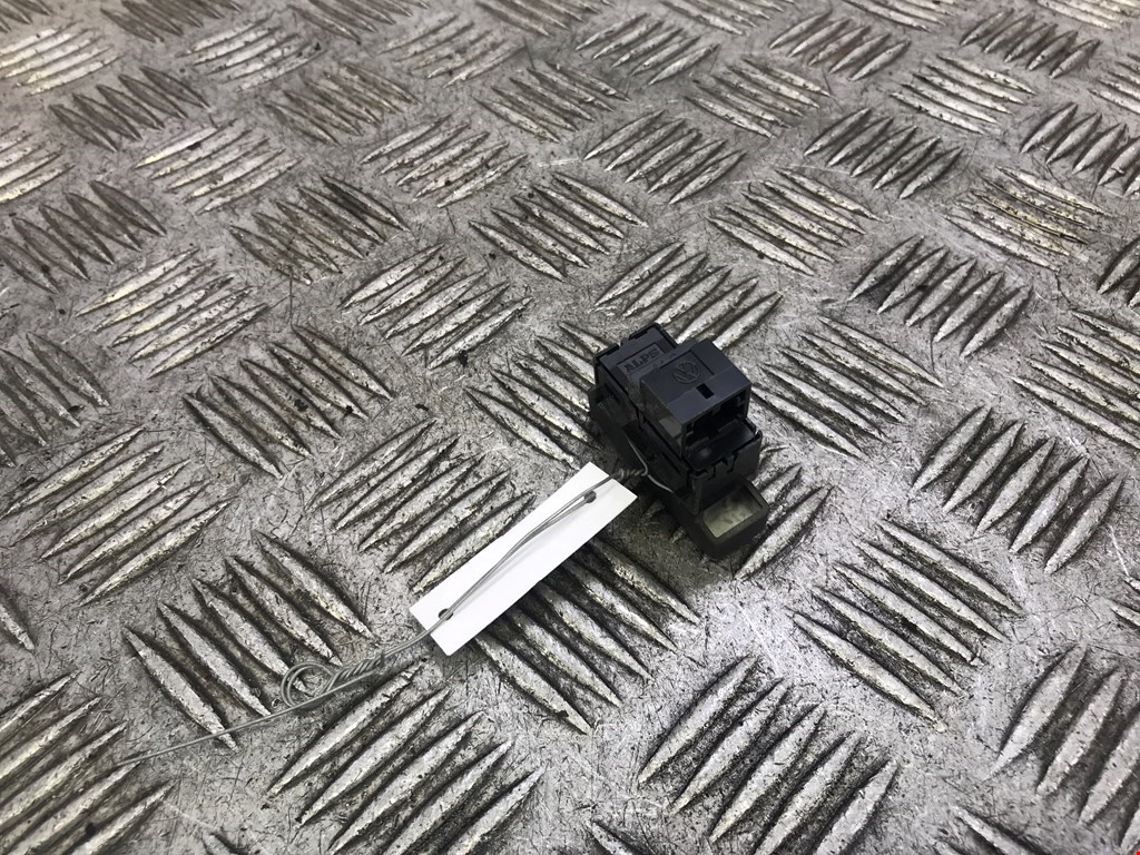 Кнопка центрального замка VOLKSWAGEN Touareg 2002-2010