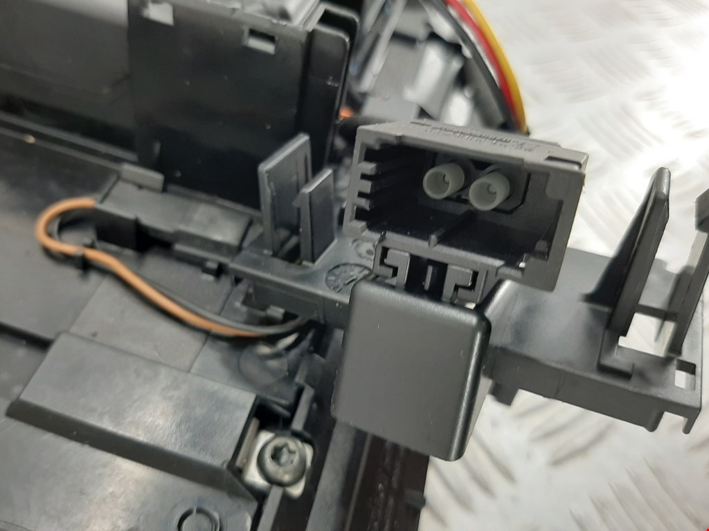 Ченджер компакт дисков MERCEDES-BENZ E-Class W211, S211 2002-2009