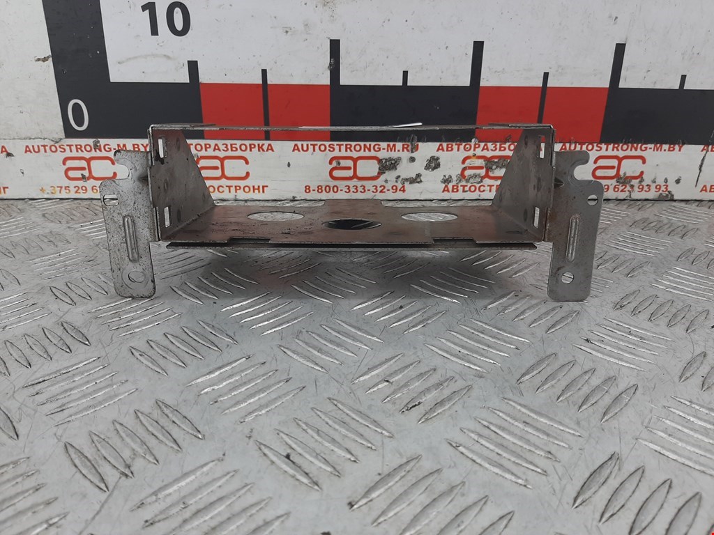 Рамка под магнитолу (под панель управления отопителем) Hyundai Terracan (2001-2007)