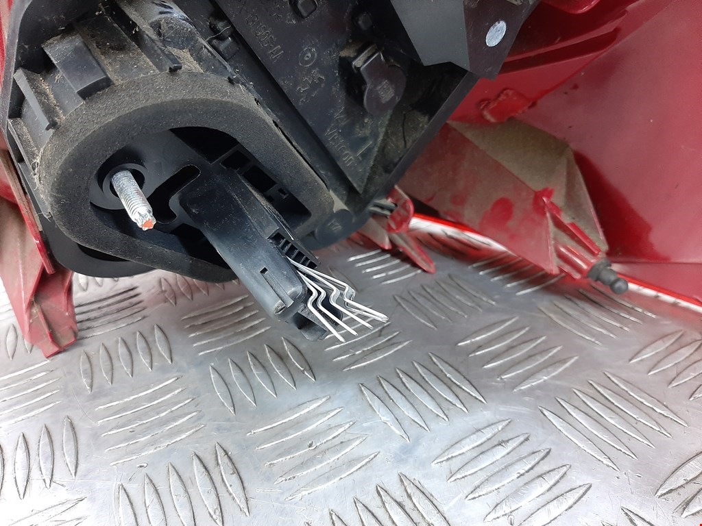 Фонарь задний левый PEUGEOT 207 2006-2015