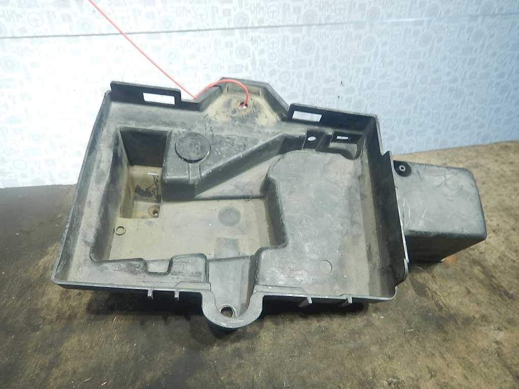 Крепление АКБ (корпус/подставка) CHRYSLER Voyager IV RG 2001-2007