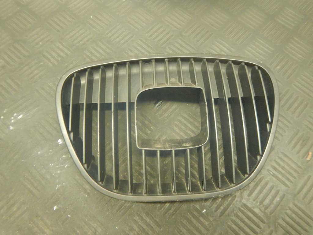 Решетка радиатора SEAT Ibiza 2002-2008