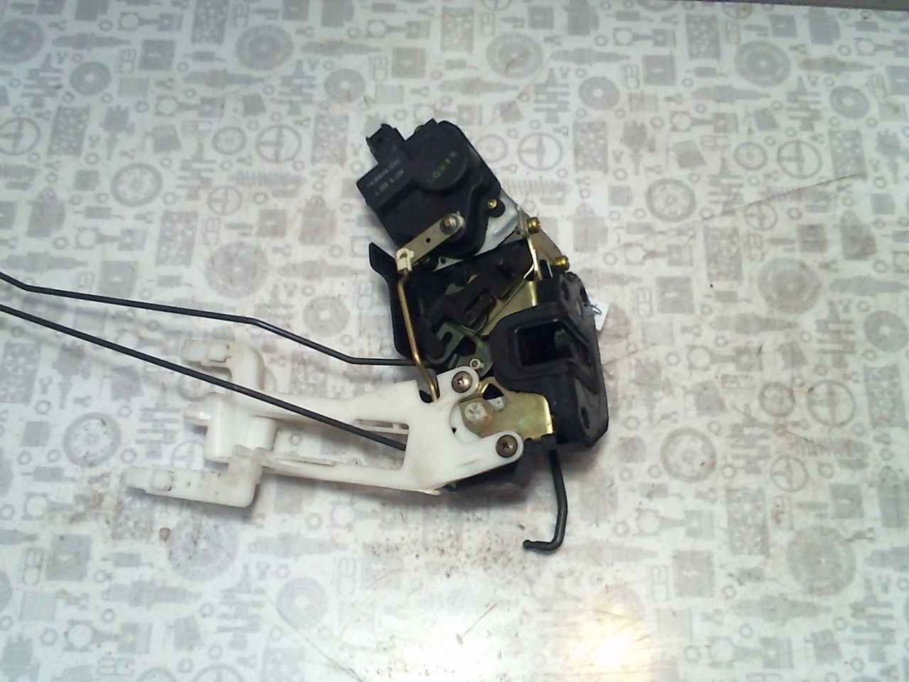 Замок двери задней левой HYUNDAI Santa Fe SM/ Classic 2000-2012