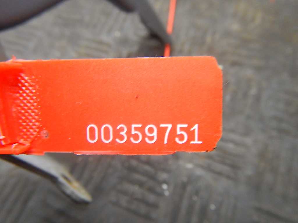 Петля капота левая/правая TOYOTA Previa (Estima) Previa Estima XR30/XR40 2000-2006