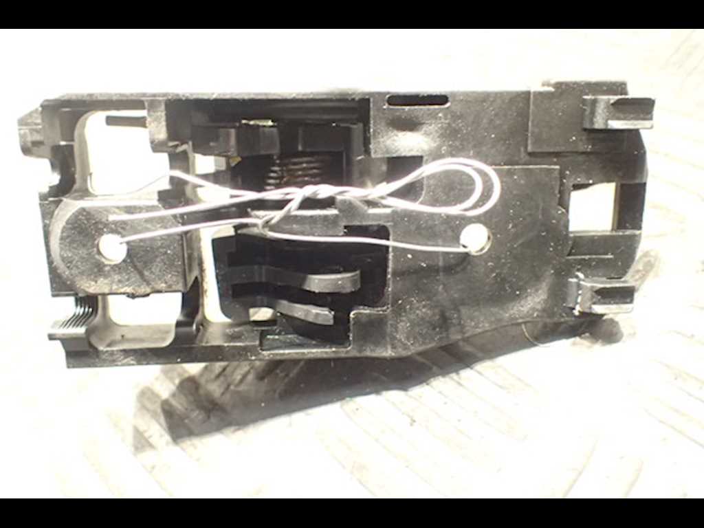 Ручка дверная передняя внутренняя левая TOYOTA RAV 4 XA20 2000-2005