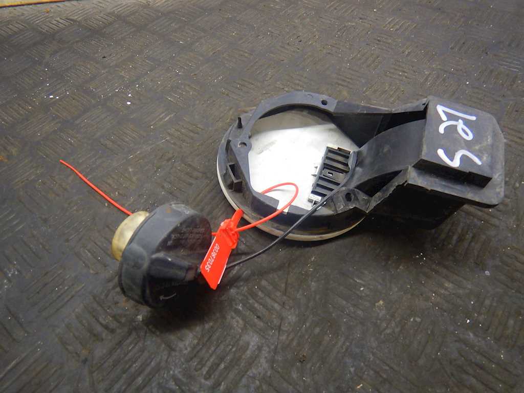 Лючок бензобака CHRYSLER Pacifica 2003-2008