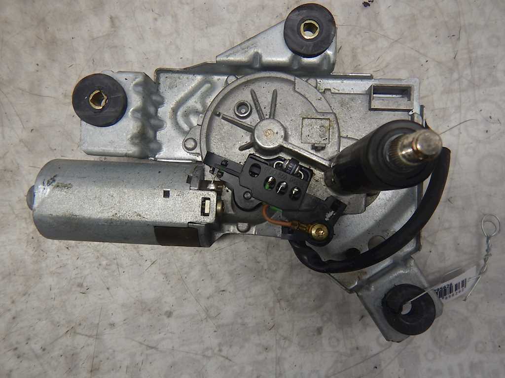 Моторчик стеклоочистителя задний MITSUBISHI Carisma 1995-1999