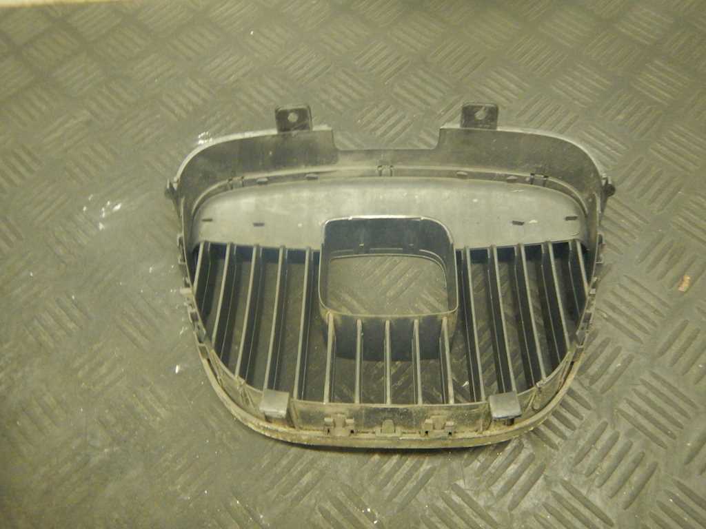 Решетка радиатора SEAT Ibiza 2002-2008