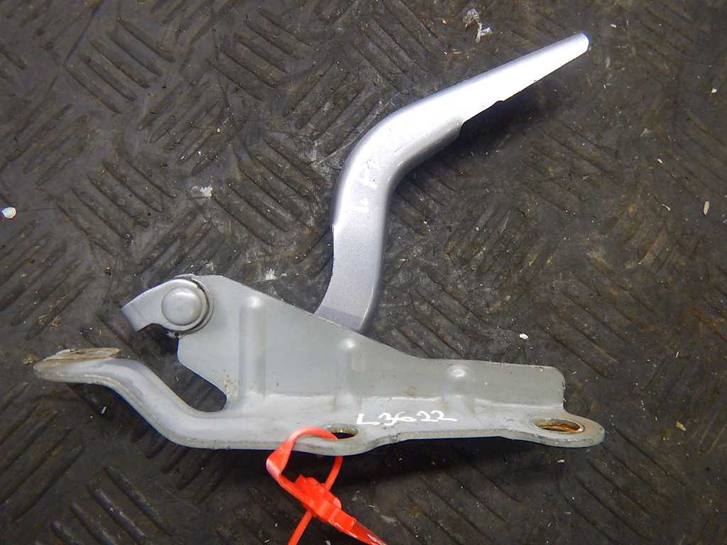 Петля капота левая/правая TOYOTA Previa (Estima) Previa Estima XR30/XR40 2000-2006