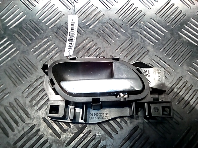 Ручка дверная передняя внутренняя правая PEUGEOT 308 2007-2015