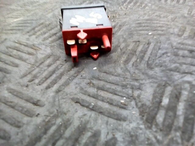 Кнопка антипробуксовочной системы VOLKSWAGEN Passat B5 1997-2005