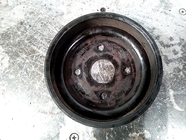 Шкив водяного насоса (помпы) KIA Carnival I 1999-2005