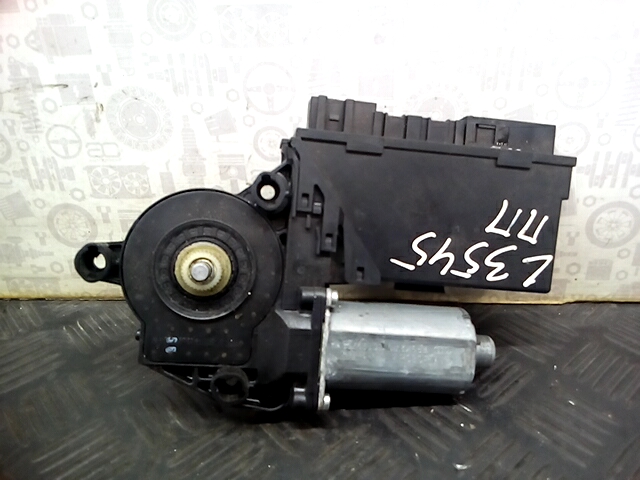 Моторчик (двигатель) стеклоподъемника AUDI A4 B7 2004-2007