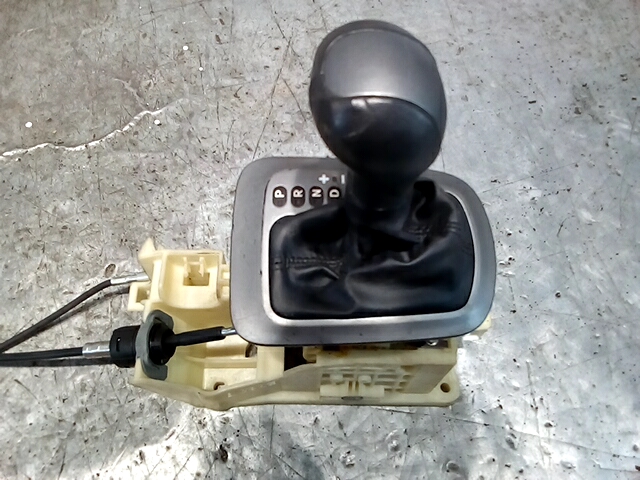 Кулиса (селектор) АКПП/МКПП в салоне KIA Soul I 2008-2014