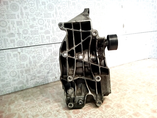 Кронштейн генератора BMW 5er 5 серия E60/E61 2003-2010