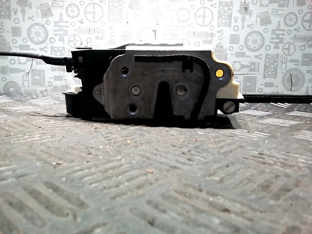 Замок двери передней левой SKODA Superb 2008-2015