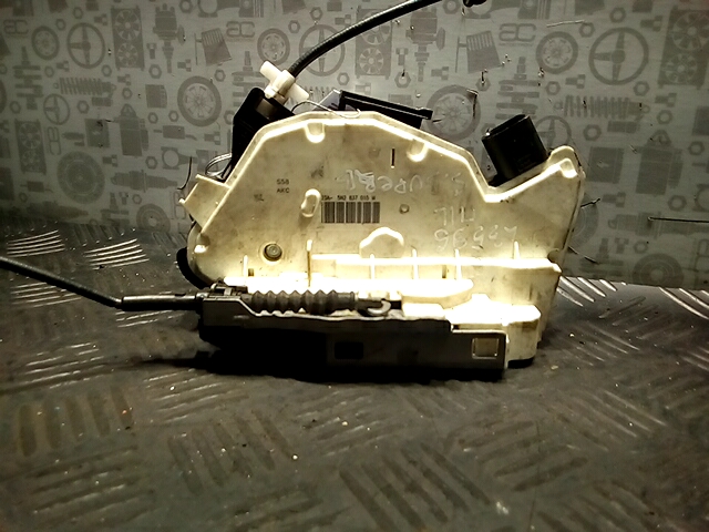 Замок двери передней левой SKODA Superb 2008-2015