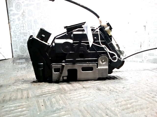 Замок двери передней левой SKODA Superb 2008-2015