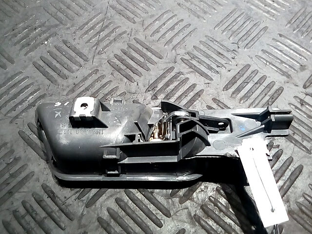 Ручка дверная задняя внутренняя левая VOLKSWAGEN Golf V 2003-2009