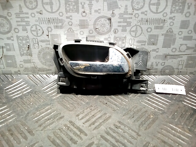 Ручка дверная передняя внутренняя правая PEUGEOT 207 2006-2015