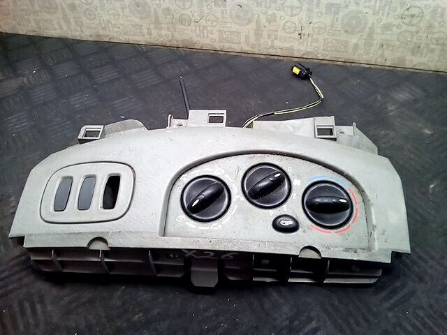 Блок управления климат-контроля Opel Vivaro A (2001-2014)