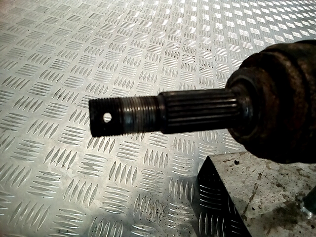 Полуось (привод, приводной вал) передняя правая NISSAN Tiida C11 2004-2014