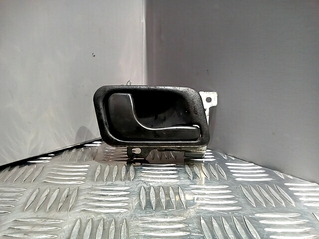 Ручка дверная передняя внутренняя правая MITSUBISHI Space Wagon N3,N4 1991-1998