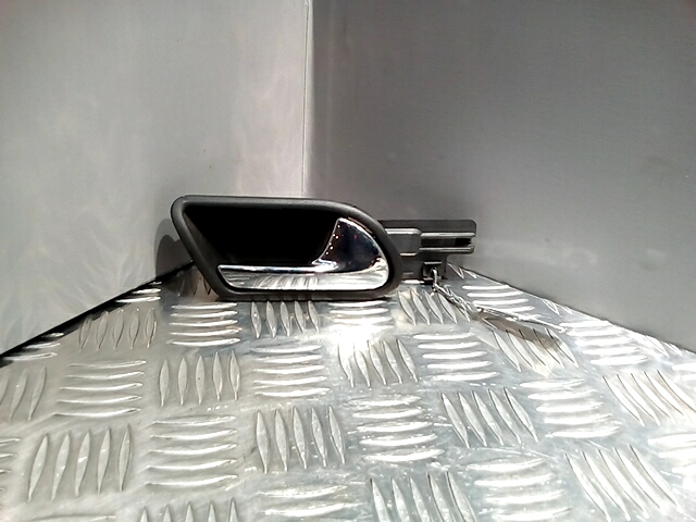 Ручка дверная задняя внутренняя правая VOLKSWAGEN Golf V 2003-2009