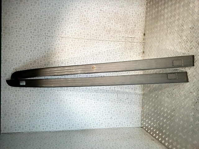 Накладка на порог Chevrolet Equinox 1 (2004-2009)