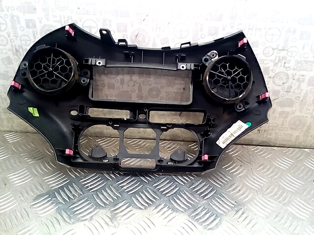 Дефлектор воздушный TOYOTA Yaris 1999-2005