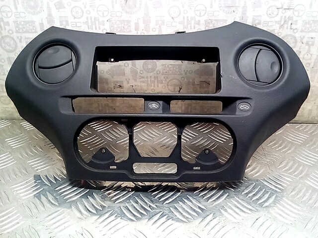 Дефлектор воздушный TOYOTA Yaris 1999-2005