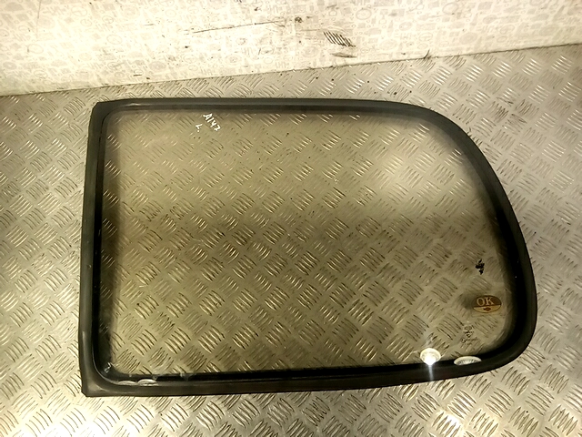 Стекло кузовное глухое левое NISSAN Serena C23 1991-2002