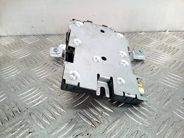 Усилитель антенны AUDI A3 8P 2003-2013