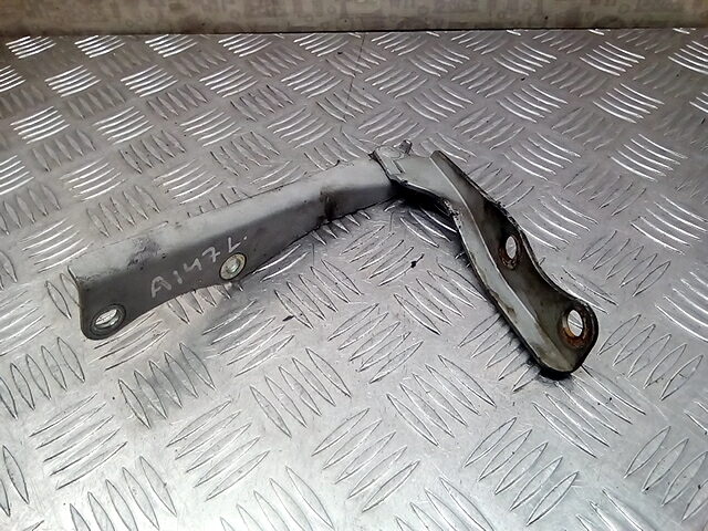 Петля капота левая/правая NISSAN Serena C23 1991-2002