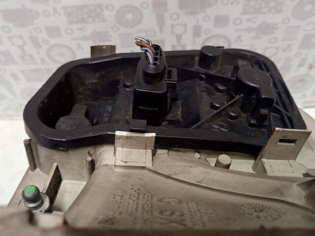 Фонарь задний левый VOLKSWAGEN Touareg 2002-2010