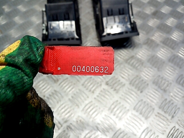 Дефлектор воздушный VOLKSWAGEN Touran 2003-2010