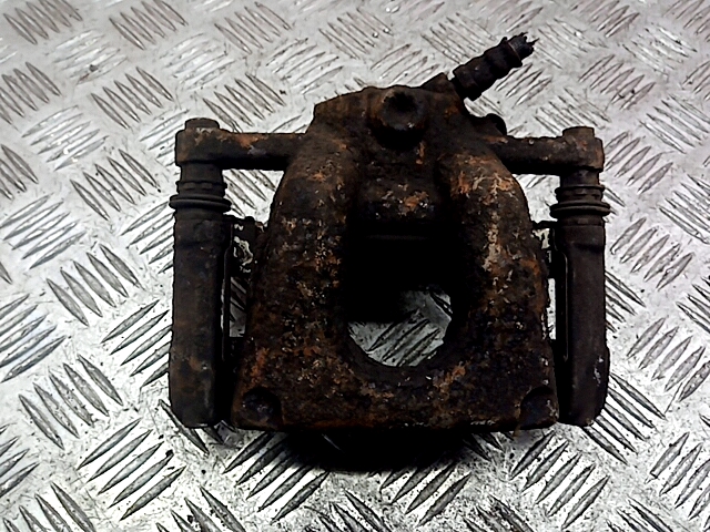 Суппорт передний правый BMW 1er E81\E87 2004-2011