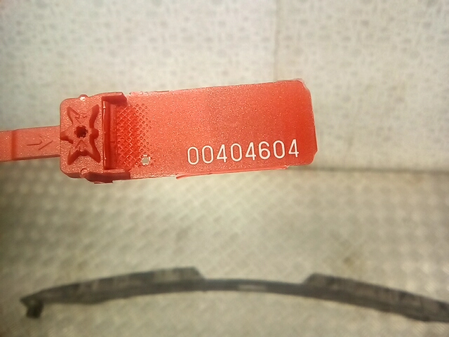 Кронштейн заднего бампера центральный VOLKSWAGEN Touareg 2002-2010