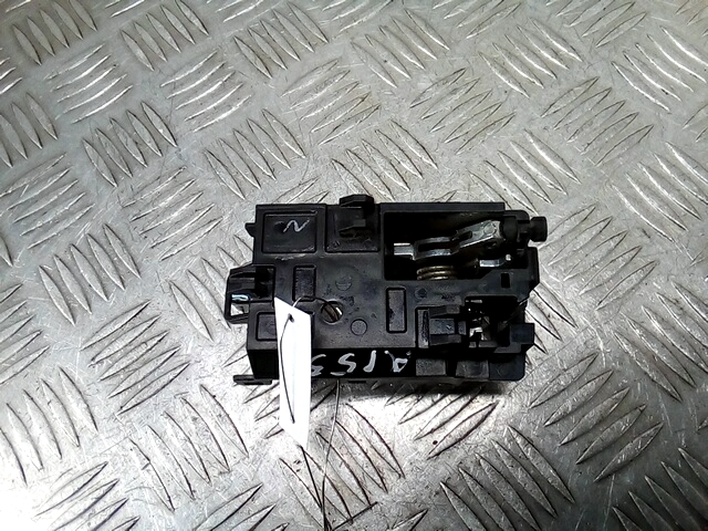 Ручка дверная передняя внутренняя правая NISSAN Primera P11 1996-2002