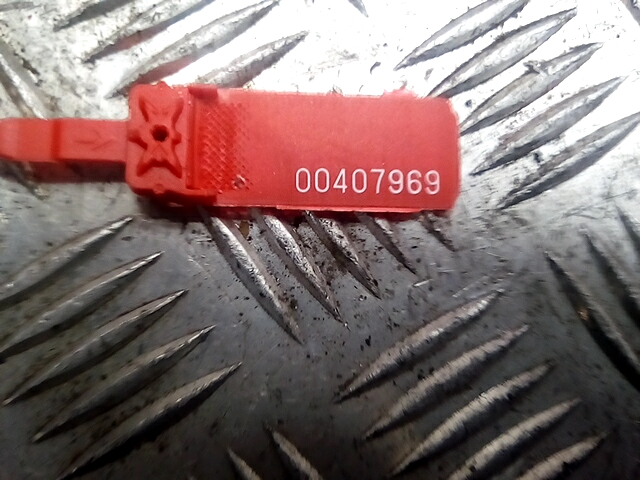 Кронштейн заднего бампера левый правый VOLKSWAGEN Touareg 2002-2010