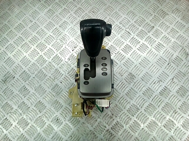 Кулиса (селектор) АКПП/МКПП в салоне KIA Sorento 2002-2009