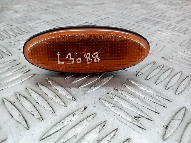 Повторитель на крыло MAZDA Tribute 2000-2007