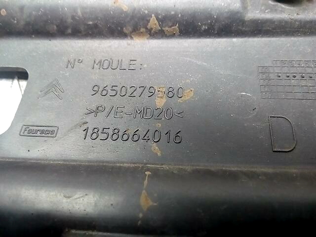 Кронштейн переднего бампера правый CITROEN C5 I 2001-2008